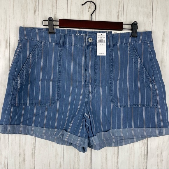 American Eagle NWT mom striped shorts US 16